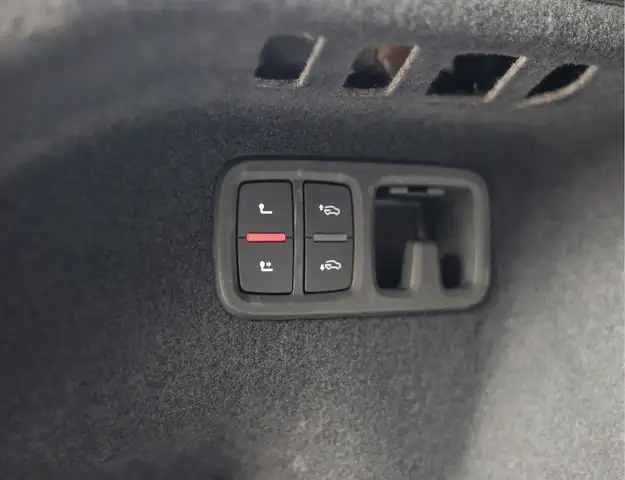 Audi Q8 view 24