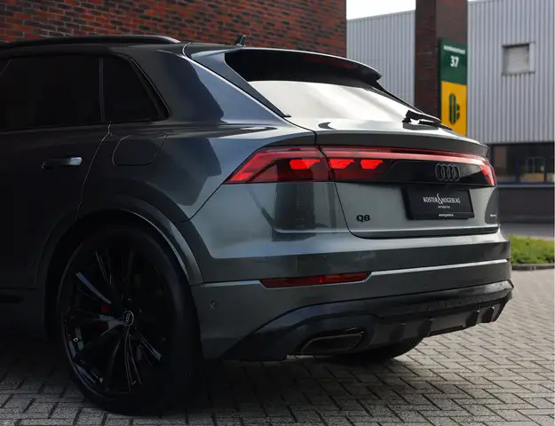 Audi Q8 view 10