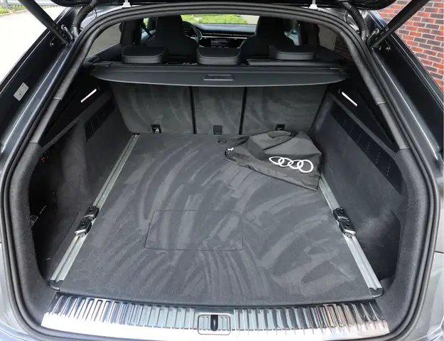 Audi Q8 view 22