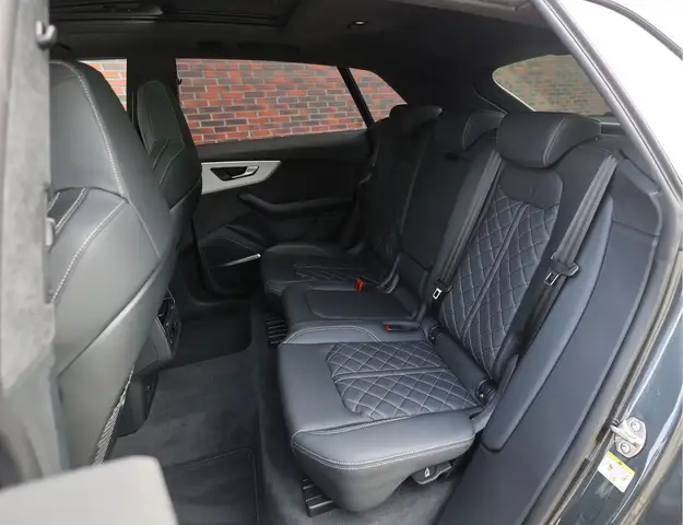 Audi Q8 view 30