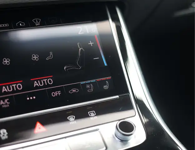 Audi Q8 view 28