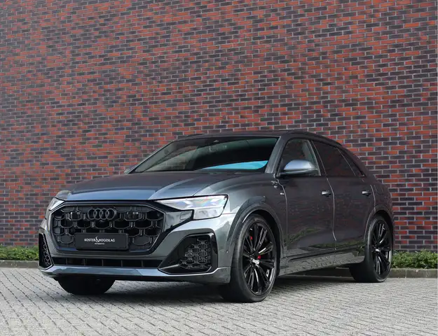 Audi Q8 view 16