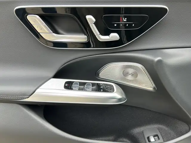 Mercedes-Benz 300 view 14