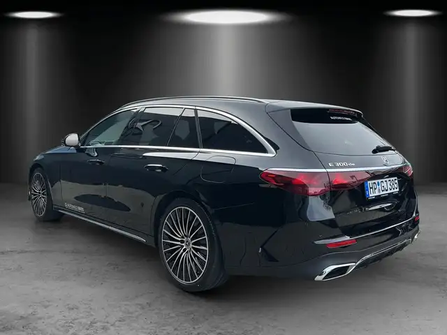 Mercedes-Benz 300 view 3