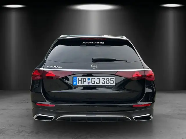 Mercedes-Benz 300 view 4