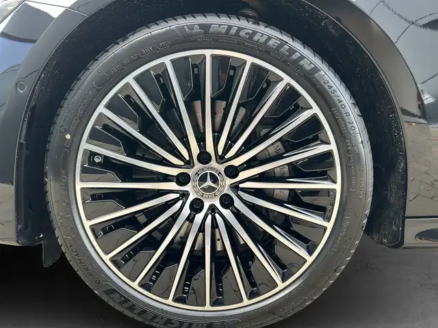 Mercedes-Benz 300 view 7