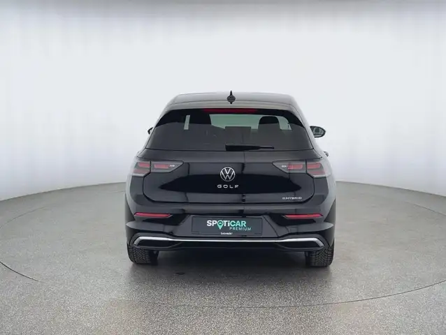 Volkswagen Golf view 4