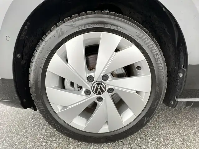Volkswagen Golf view 6