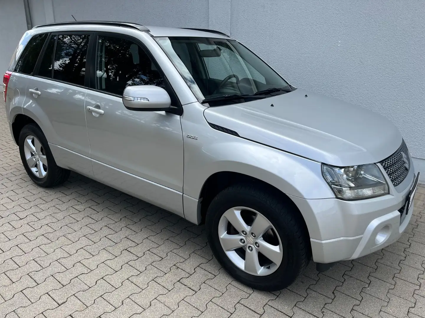 Suzuki Grand Vitara 1.9 DDIS 4x4 Klimaautomatik 2.Hand Argent - 1