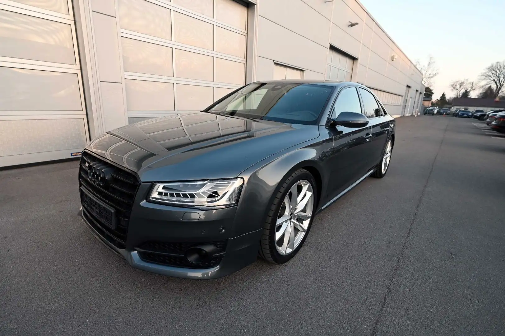 Audi S8 4.0 TFSI quattro plus +  *Tarnkappenbomber* Grau - 1