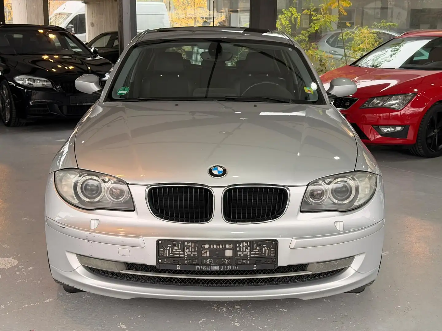 BMW 120 d -Xenon-Navi-Klimaautomatik-SchiebeDach-Sitz Silber - 2