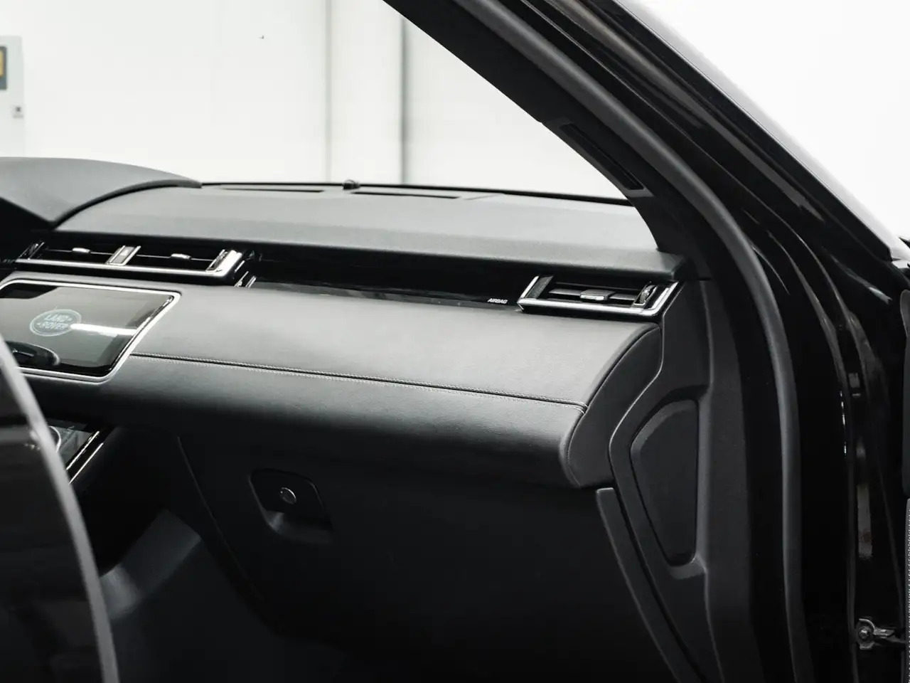 Land Rover Range Rover Velar photo Land Rover Range Rover Velar