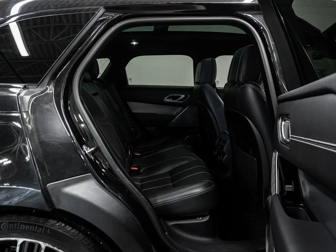 Land Rover Range Rover Velar photo Land Rover Range Rover Velar
