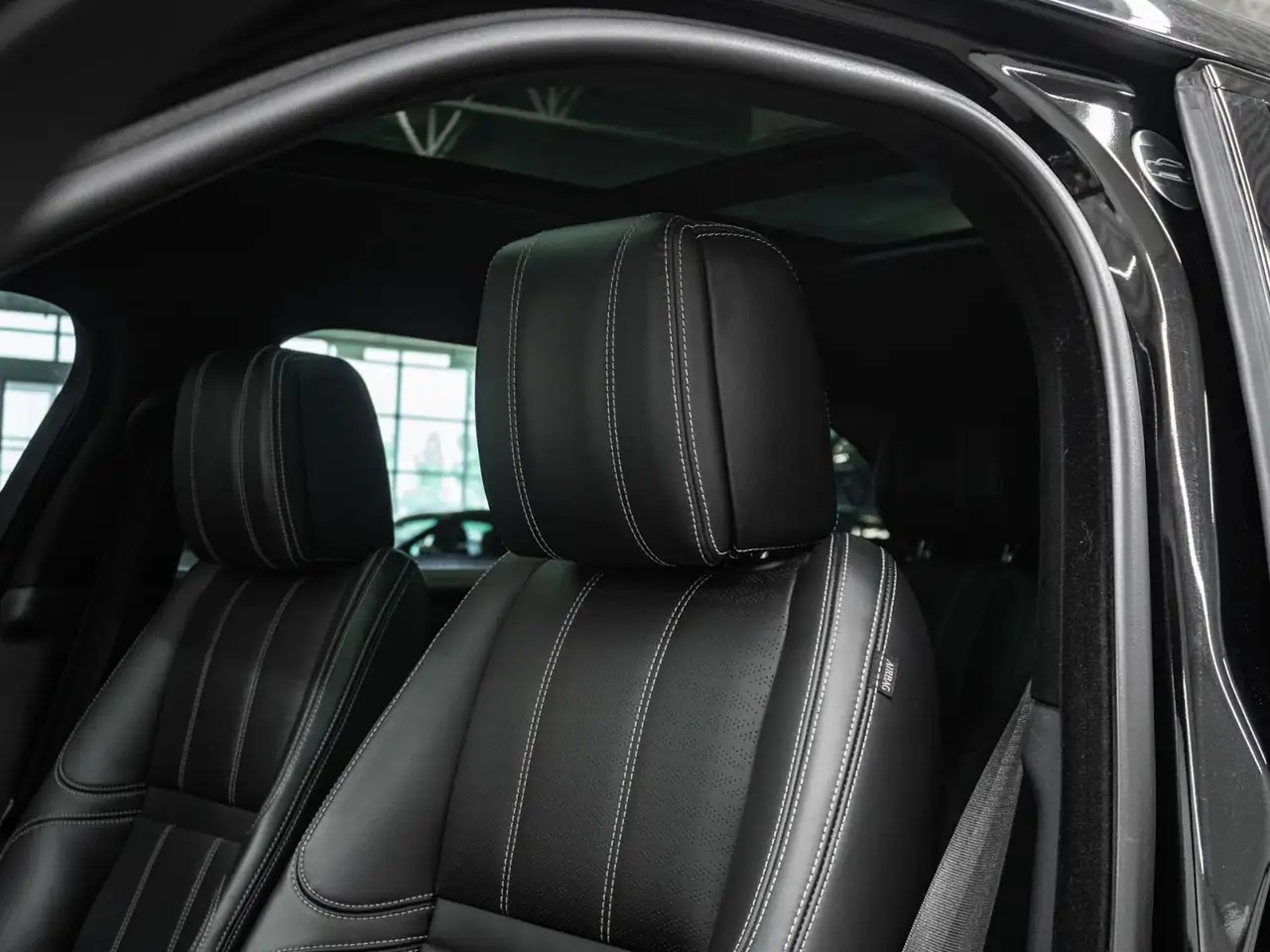Land Rover Range Rover Velar photo Land Rover Range Rover Velar