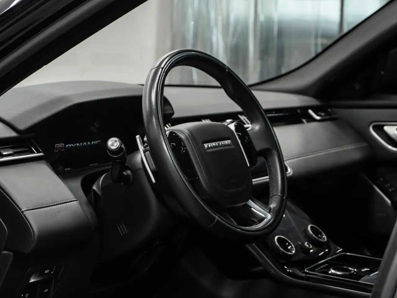 Land Rover Range Rover Velar photo Land Rover Range Rover Velar