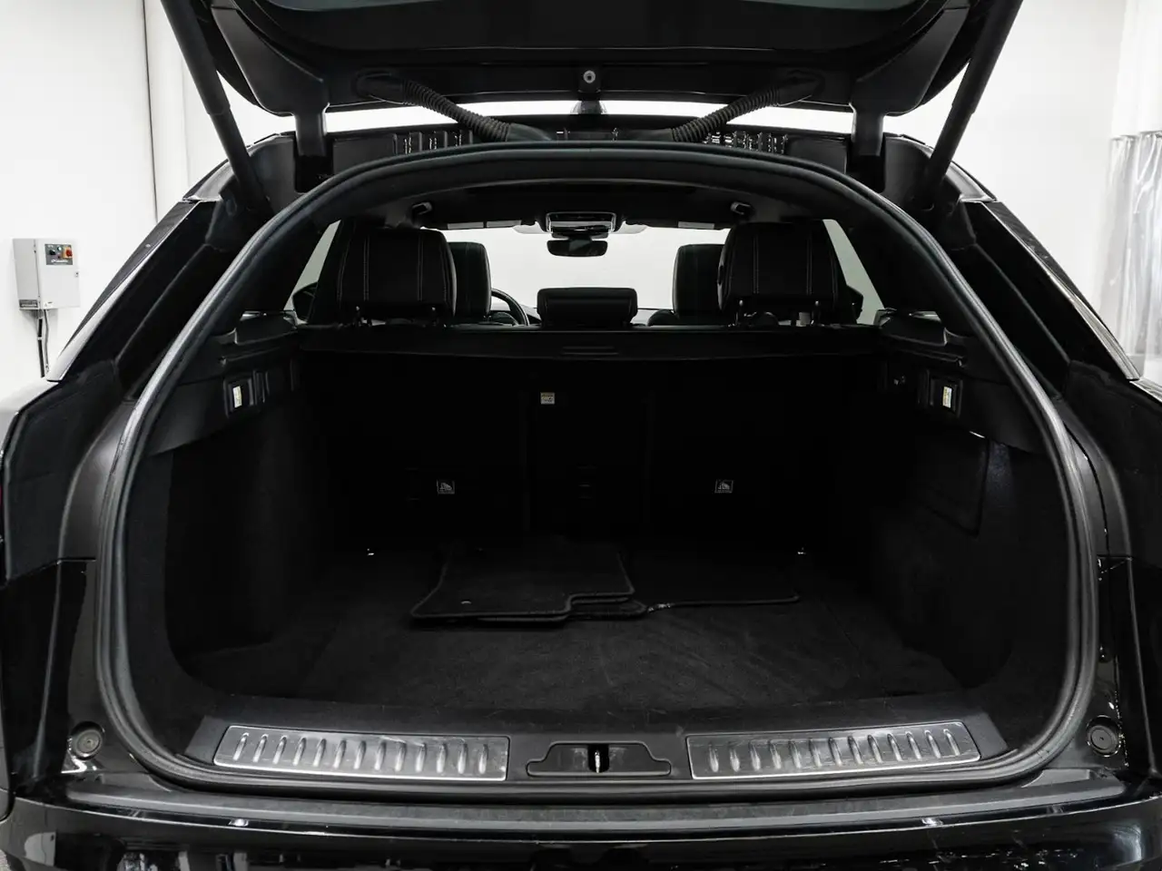 Land Rover Range Rover Velar photo Land Rover Range Rover Velar