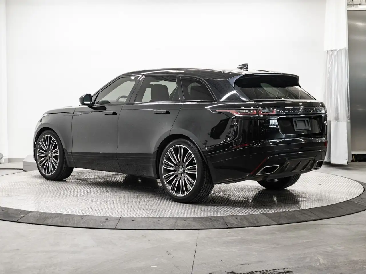 Land Rover Range Rover Velar photo Land Rover Range Rover Velar