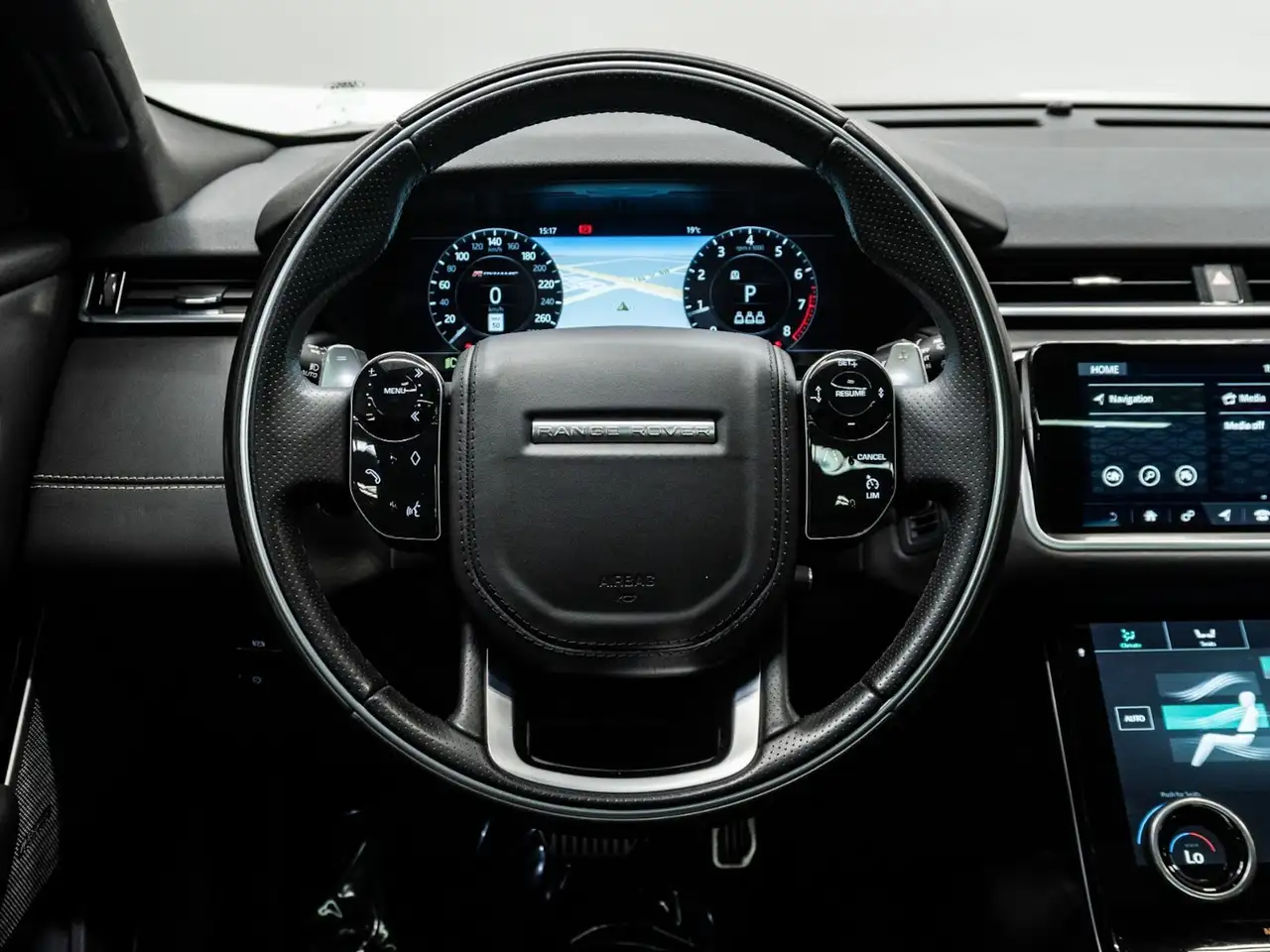 Land Rover Range Rover Velar photo Land Rover Range Rover Velar