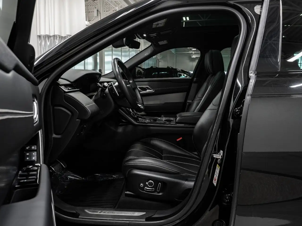 Land Rover Range Rover Velar photo Land Rover Range Rover Velar