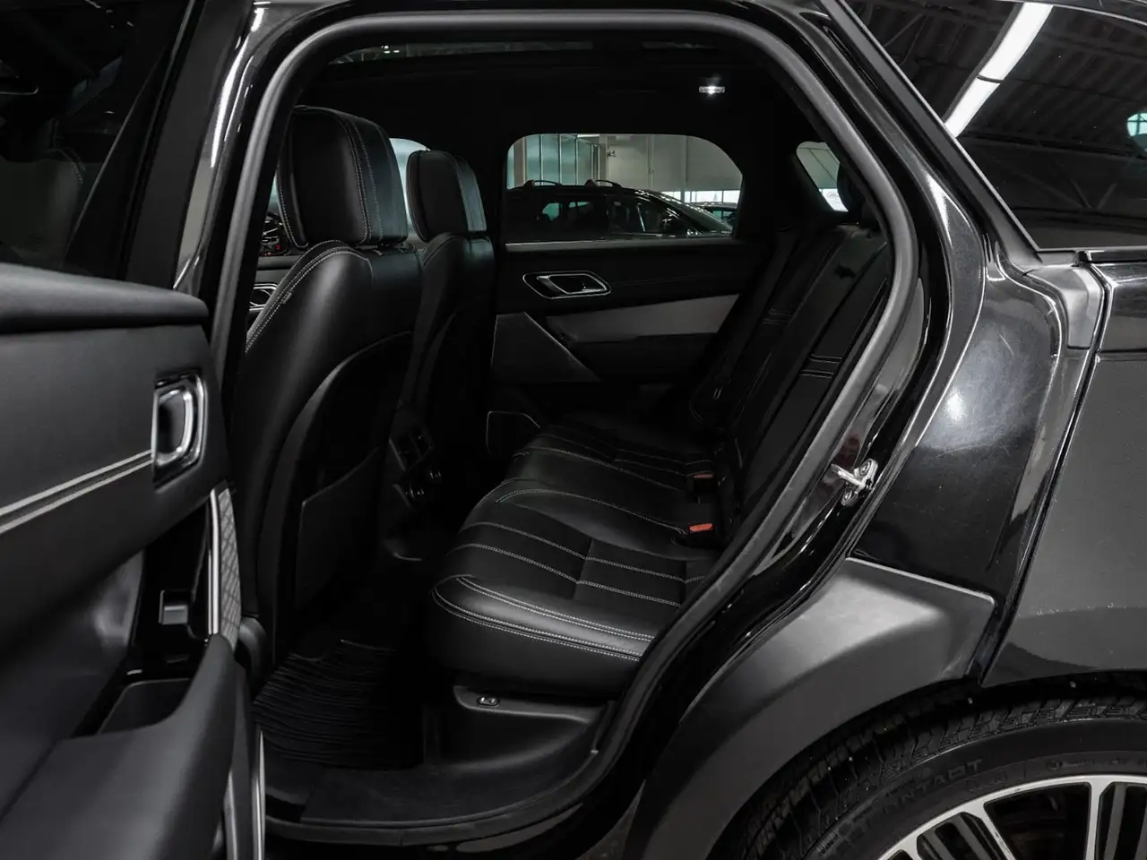 Land Rover Range Rover Velar photo Land Rover Range Rover Velar