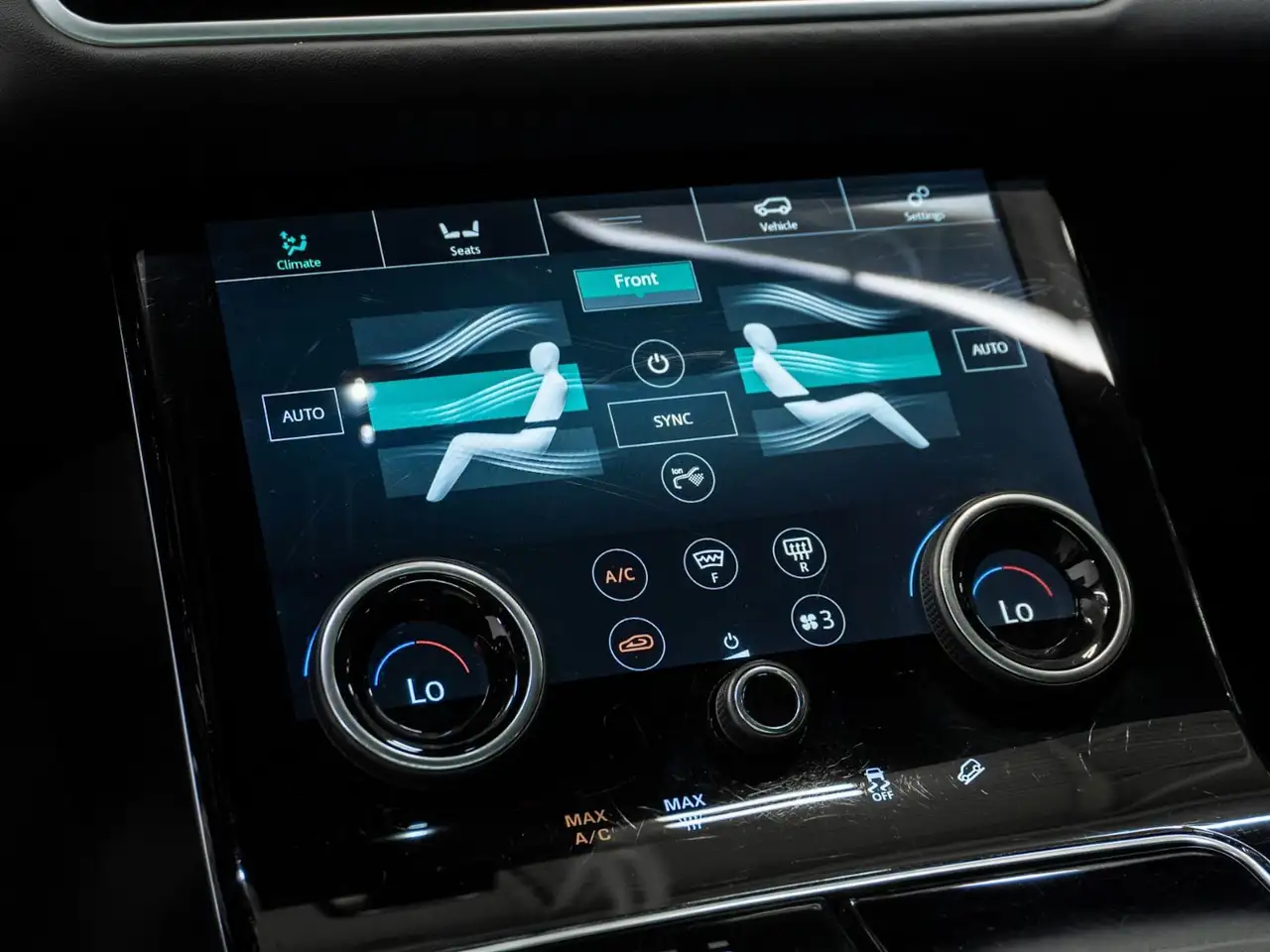 Land Rover Range Rover Velar photo Land Rover Range Rover Velar