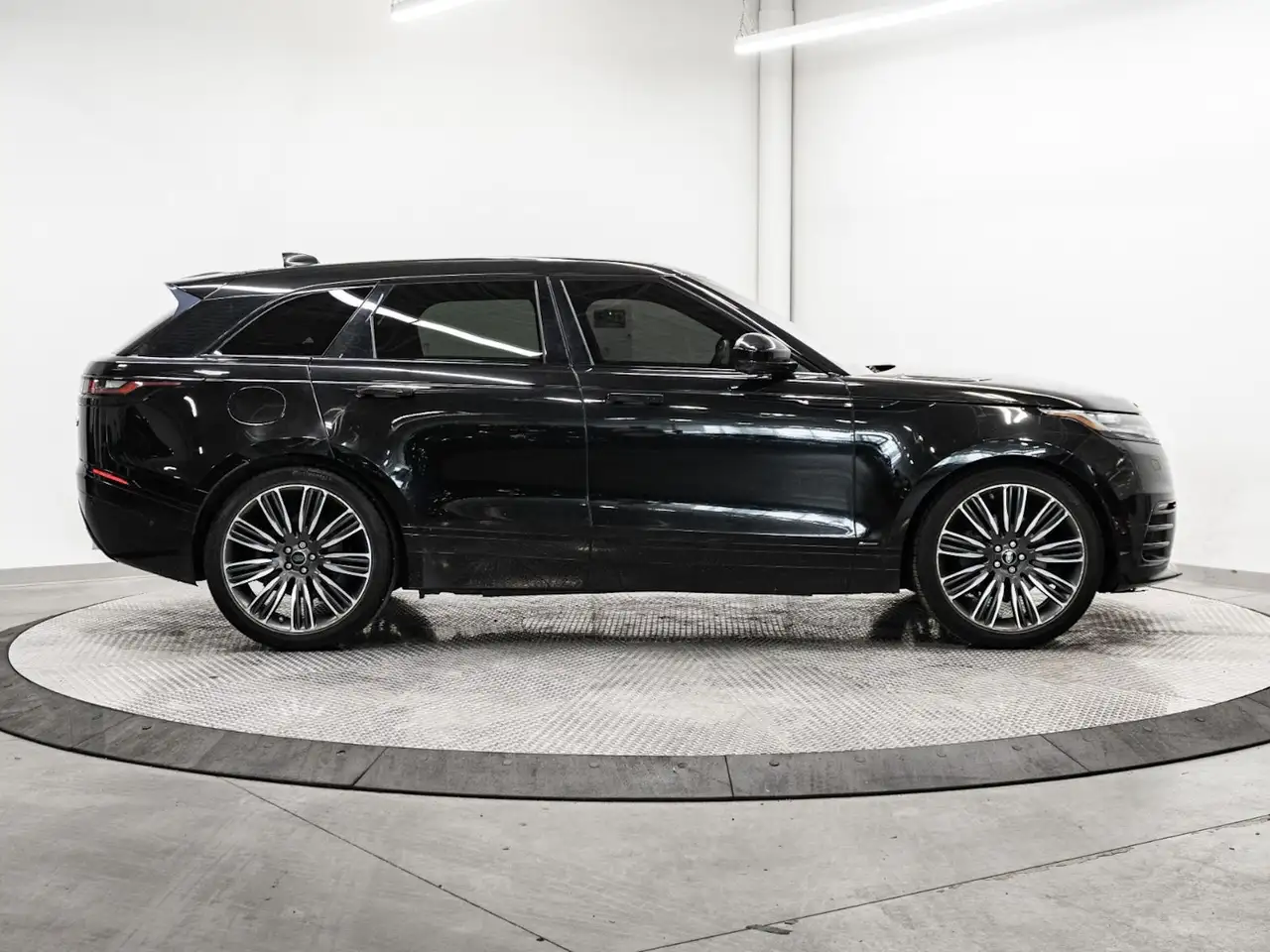 Land Rover Range Rover Velar photo Land Rover Range Rover Velar