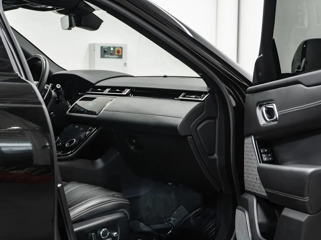 Land Rover Range Rover Velar photo Land Rover Range Rover Velar