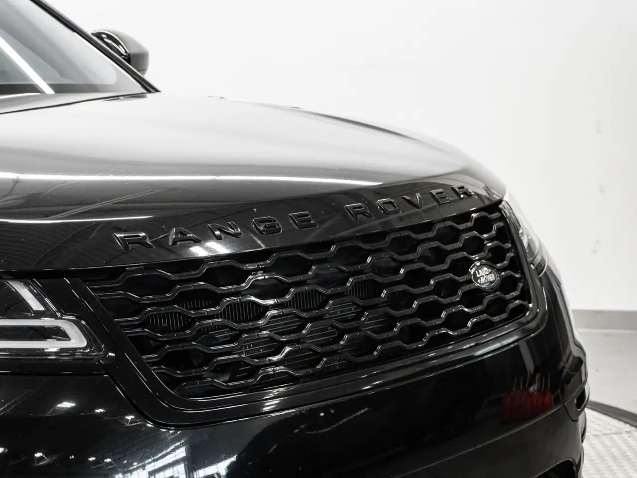 Land Rover Range Rover Velar photo Land Rover Range Rover Velar