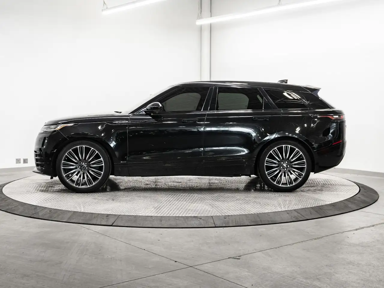 Land Rover Range Rover Velar photo Land Rover Range Rover Velar