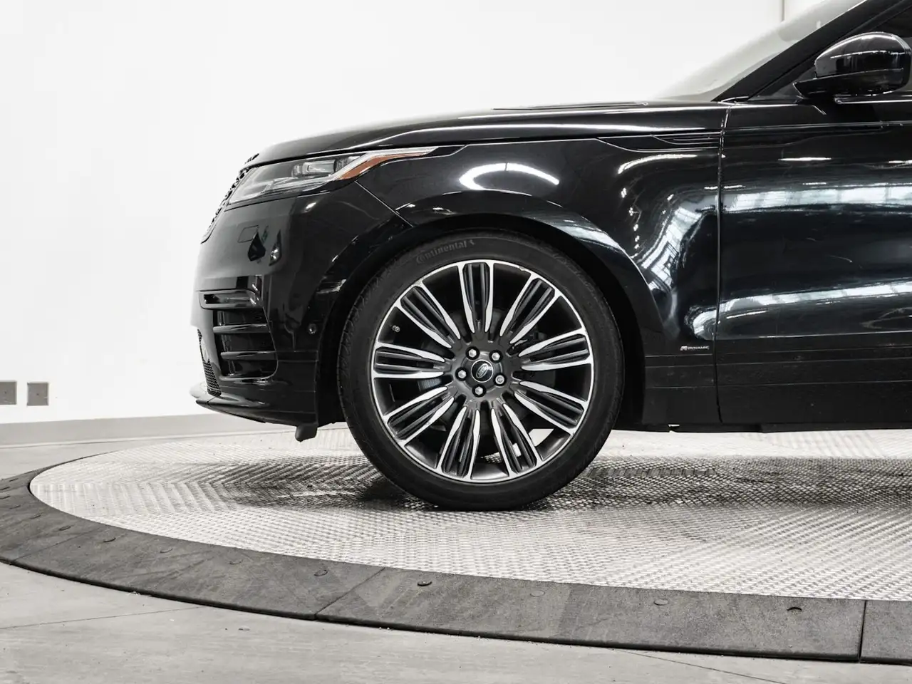 Land Rover Range Rover Velar photo Land Rover Range Rover Velar