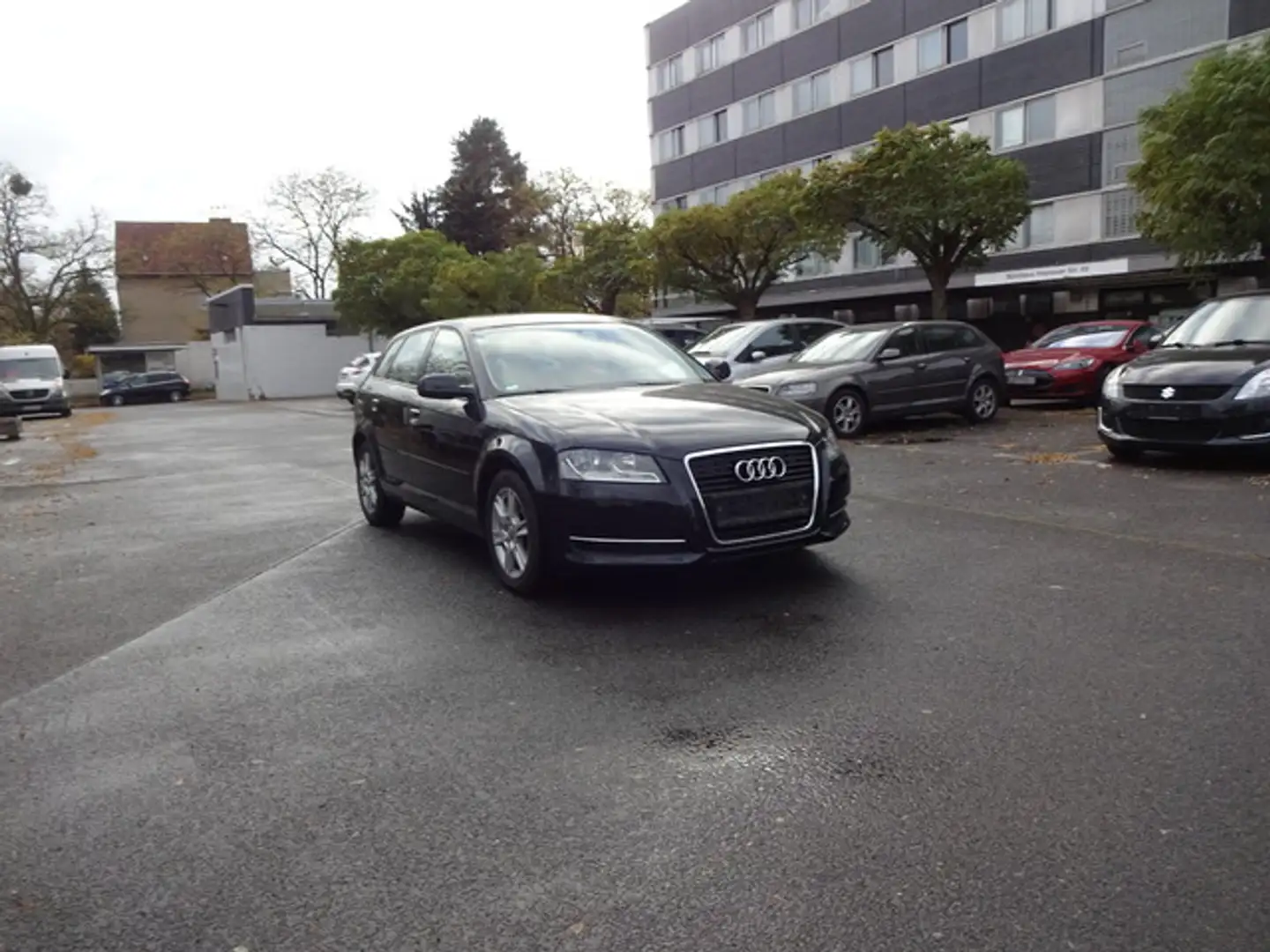 Audi A3 Sportback 1.6 Attraction Schwarz - 2