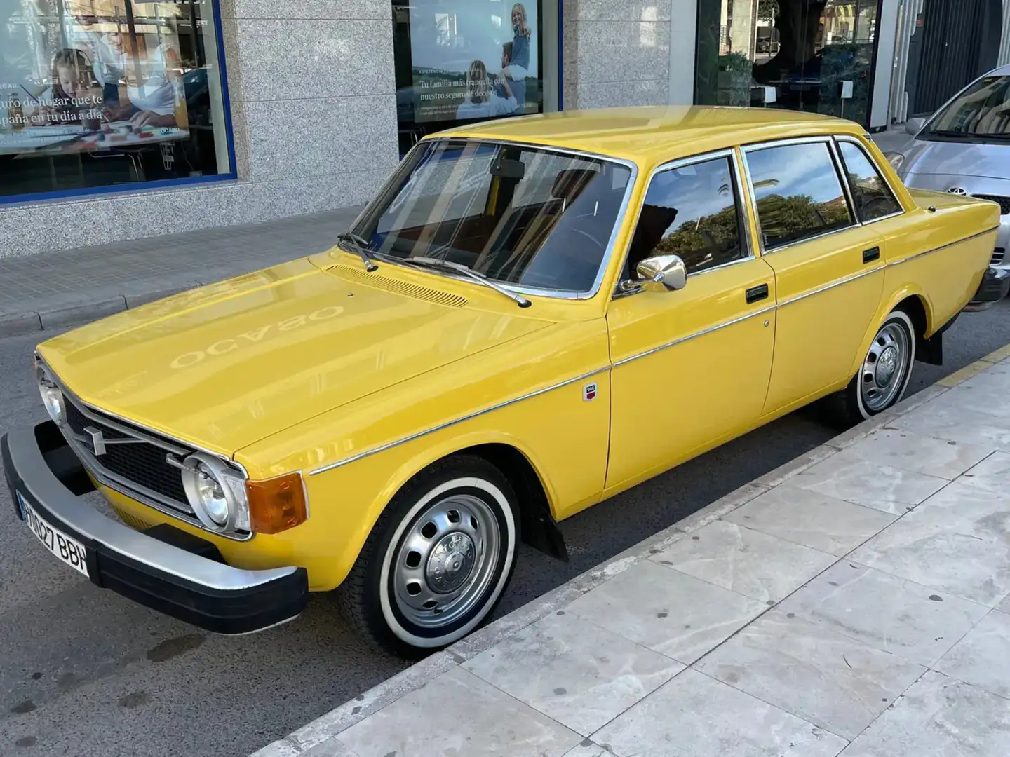 Volvo 144 Deluxe Galben - 1