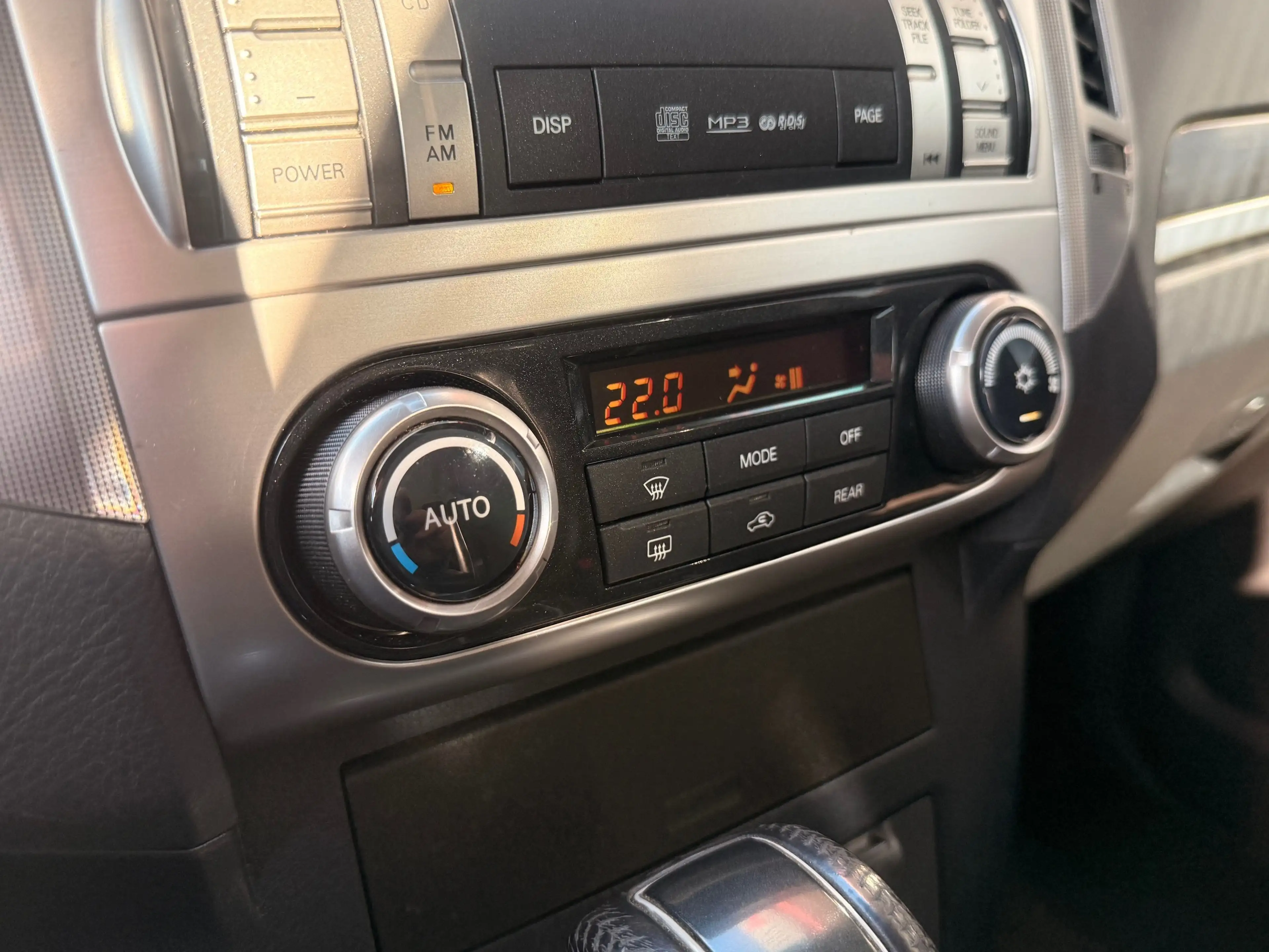 Mitsubishi Pajero 5-T 3.2 DI-D Intense AT #Xenon+SHZ+RFK# — photo 14
