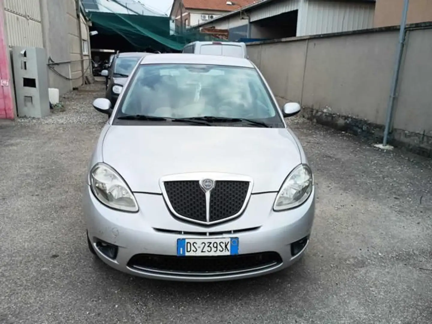 Lancia Ypsilon 1.2 Oro Silber - 2