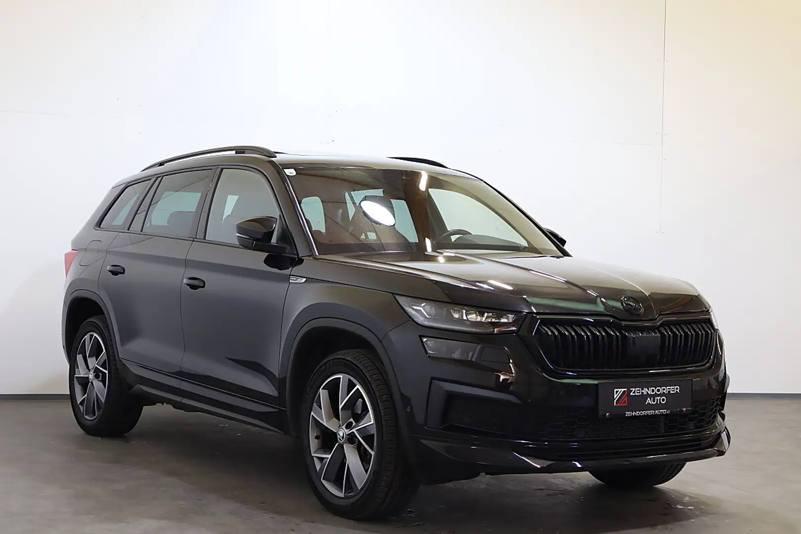 Skoda Kodiaq 2.0 TDI Sportline 4x4|PANO|RFK|AHK|MATRIX Schwarz - 2