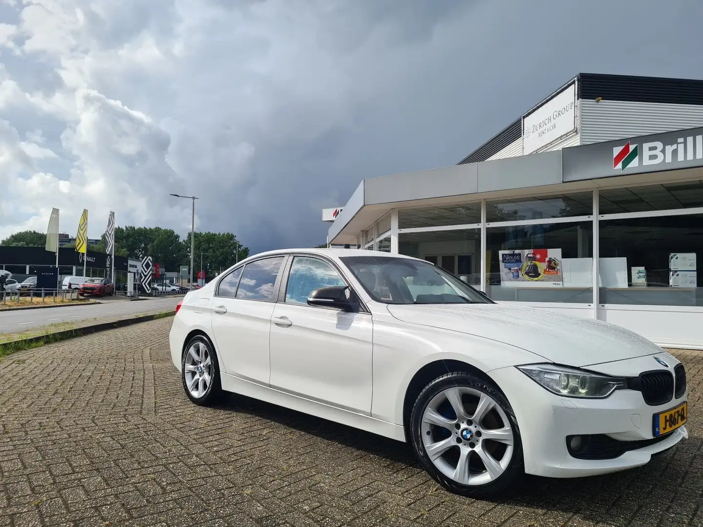 BMW 316 316iA Luxury Alb - 1