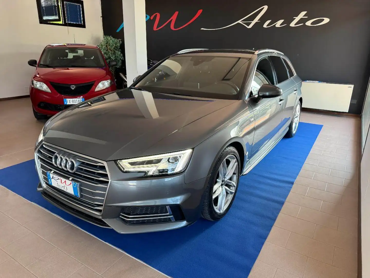 Audi A4 2.0 TDI 190 quattro S-LINE Grijs - 1