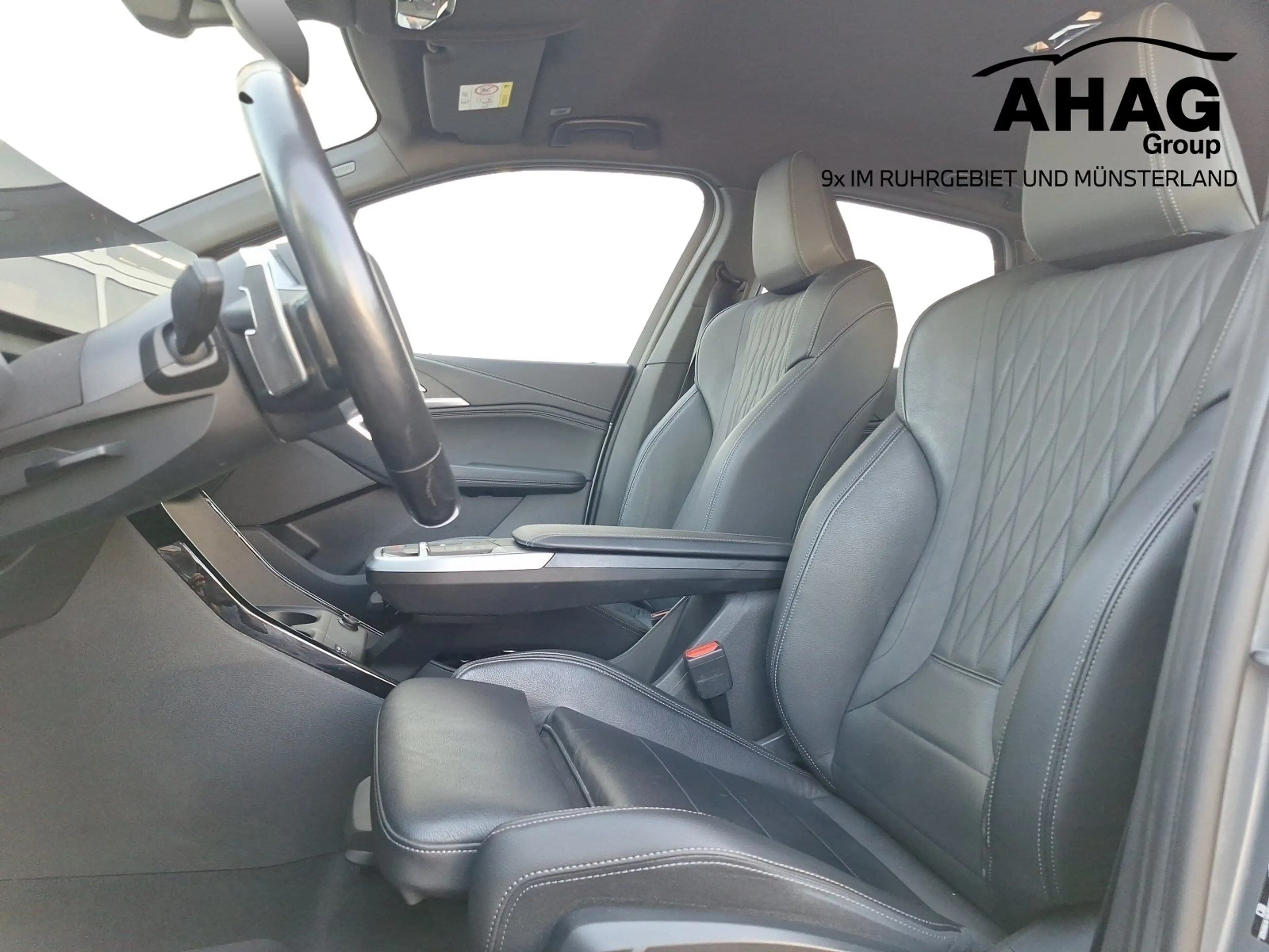 BMW 223 i Active Tourer — photo 8