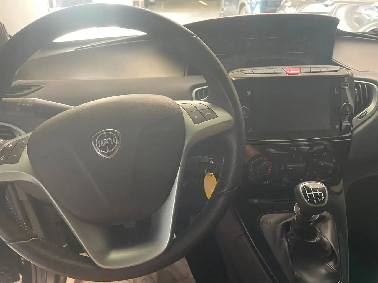 Lancia Ypsilon 2023 — фото 9
