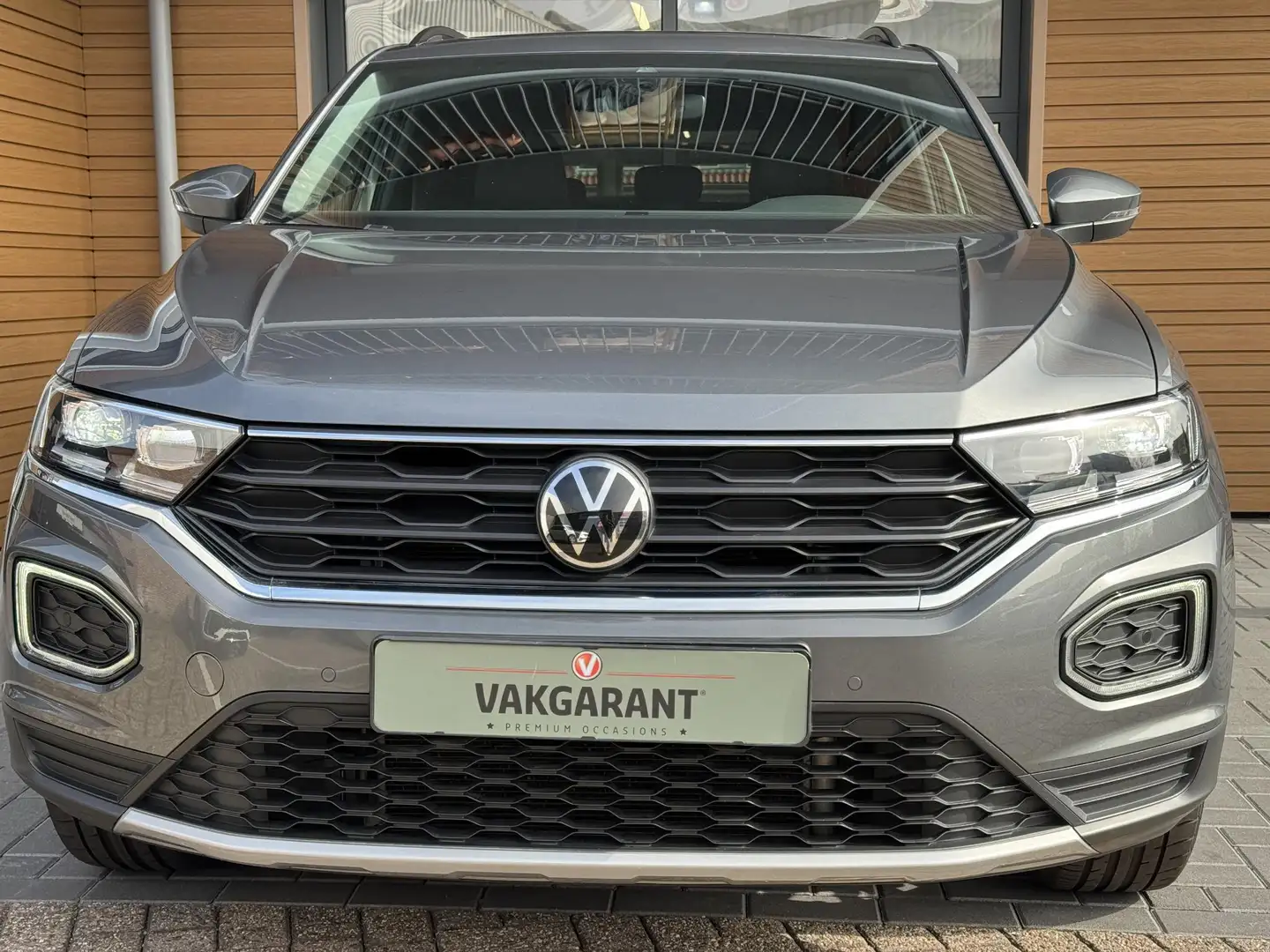 Volkswagen T-Roc 1.5 TSI Sport,Pano,App,Navi,Cam,Cruise,Led Grijs - 2