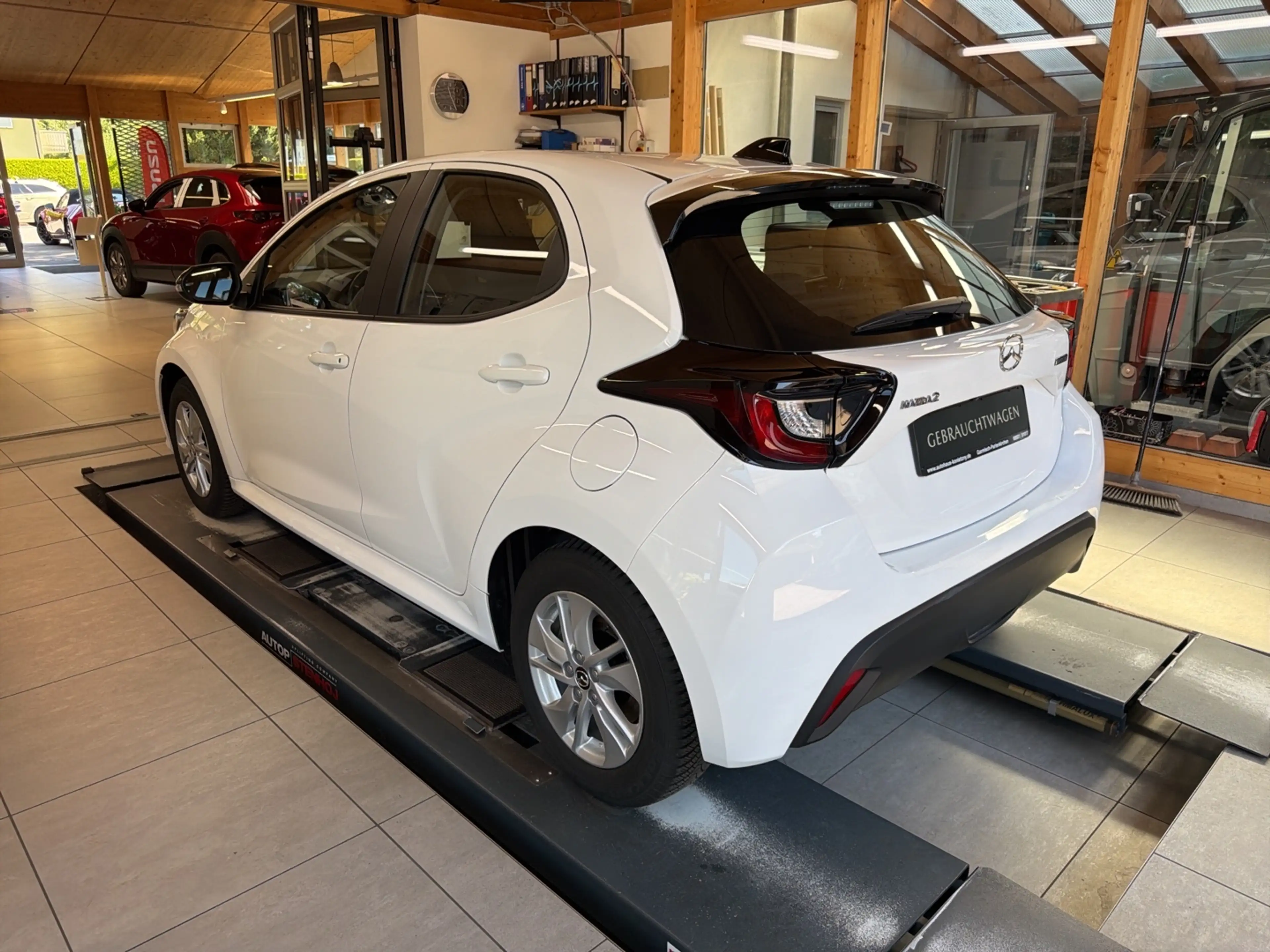 Mazda 2 Hybrid 5HB 1.5L Hybrid VVT-i 116 CVT FWD Centre-Li — photo 2