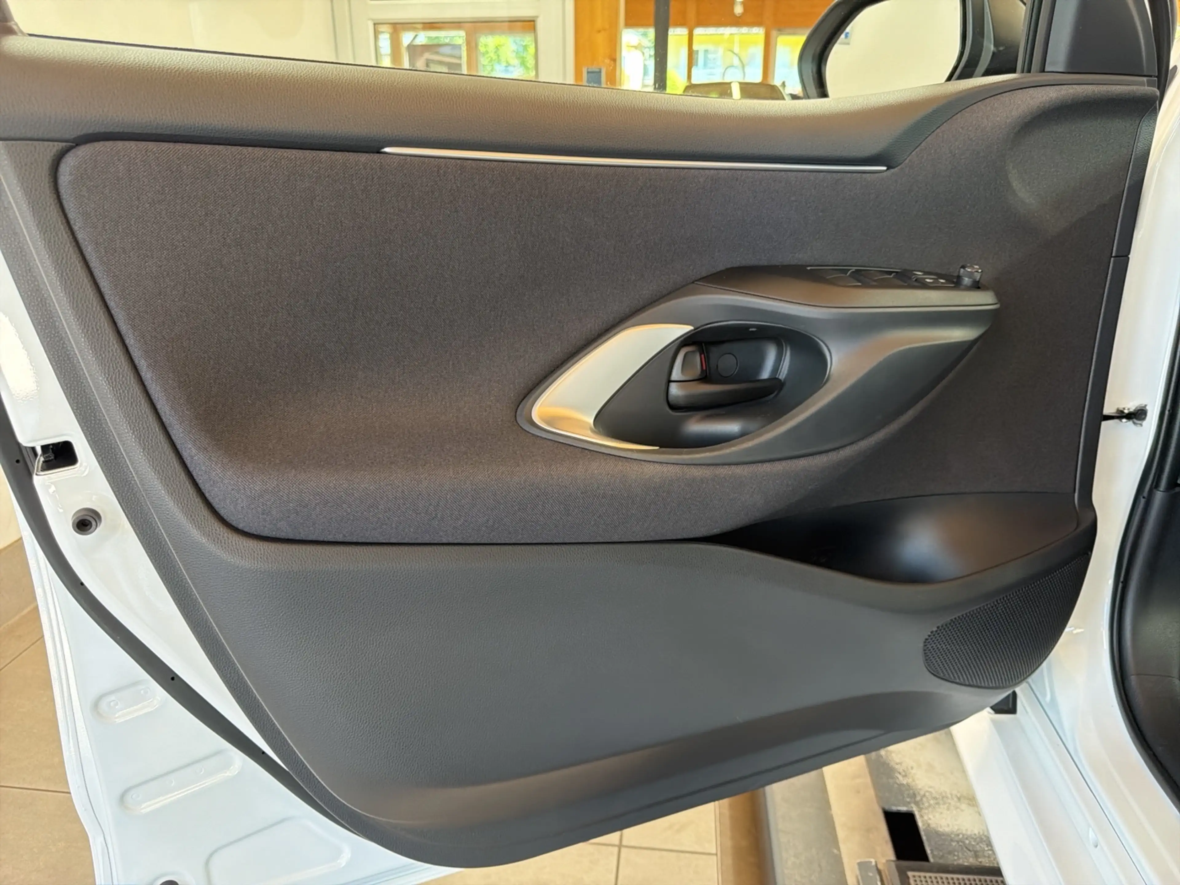 Mazda 2 Hybrid 5HB 1.5L Hybrid VVT-i 116 CVT FWD Centre-Li — photo 12