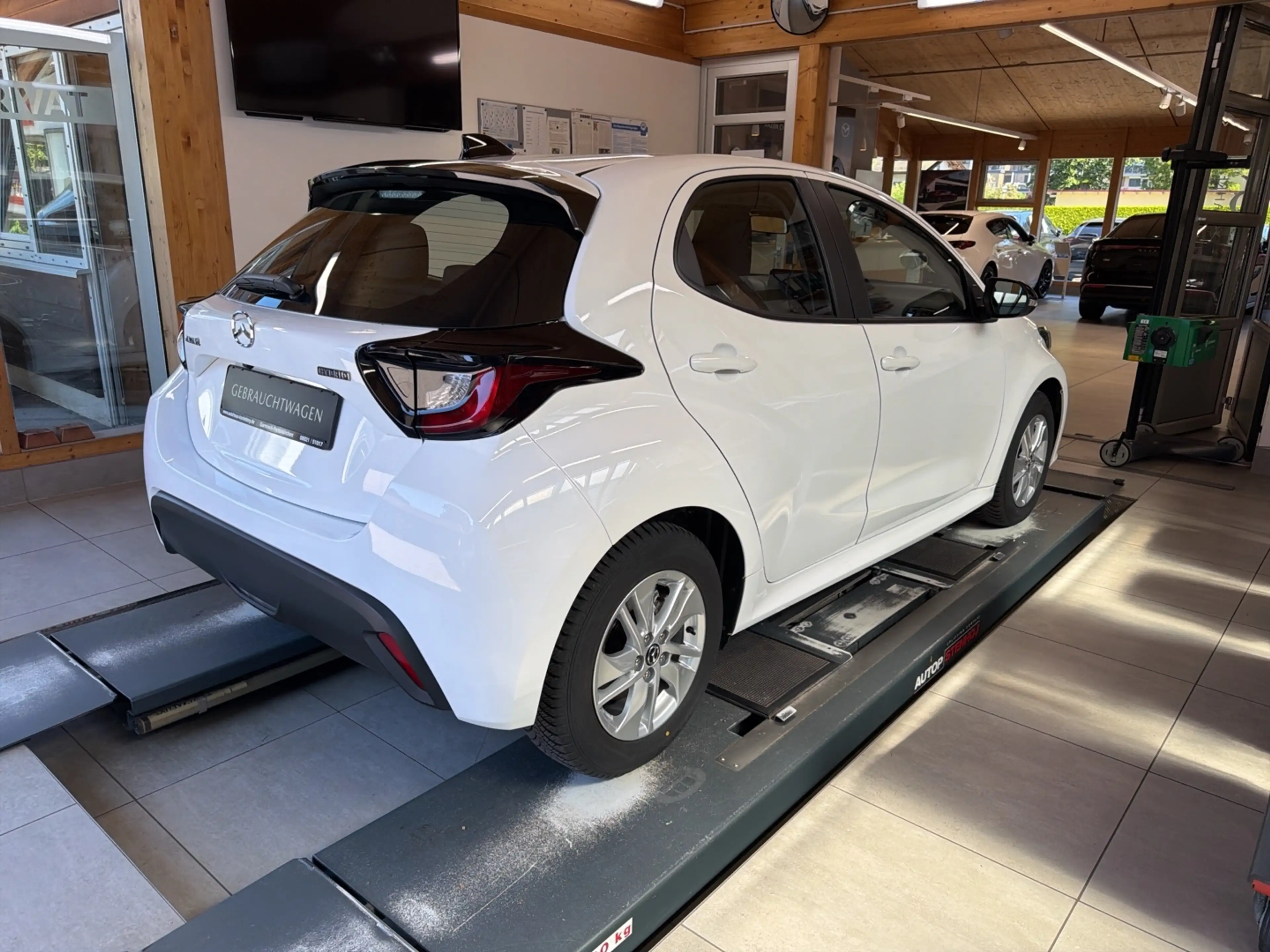 Mazda 2 Hybrid 5HB 1.5L Hybrid VVT-i 116 CVT FWD Centre-Li — photo 4