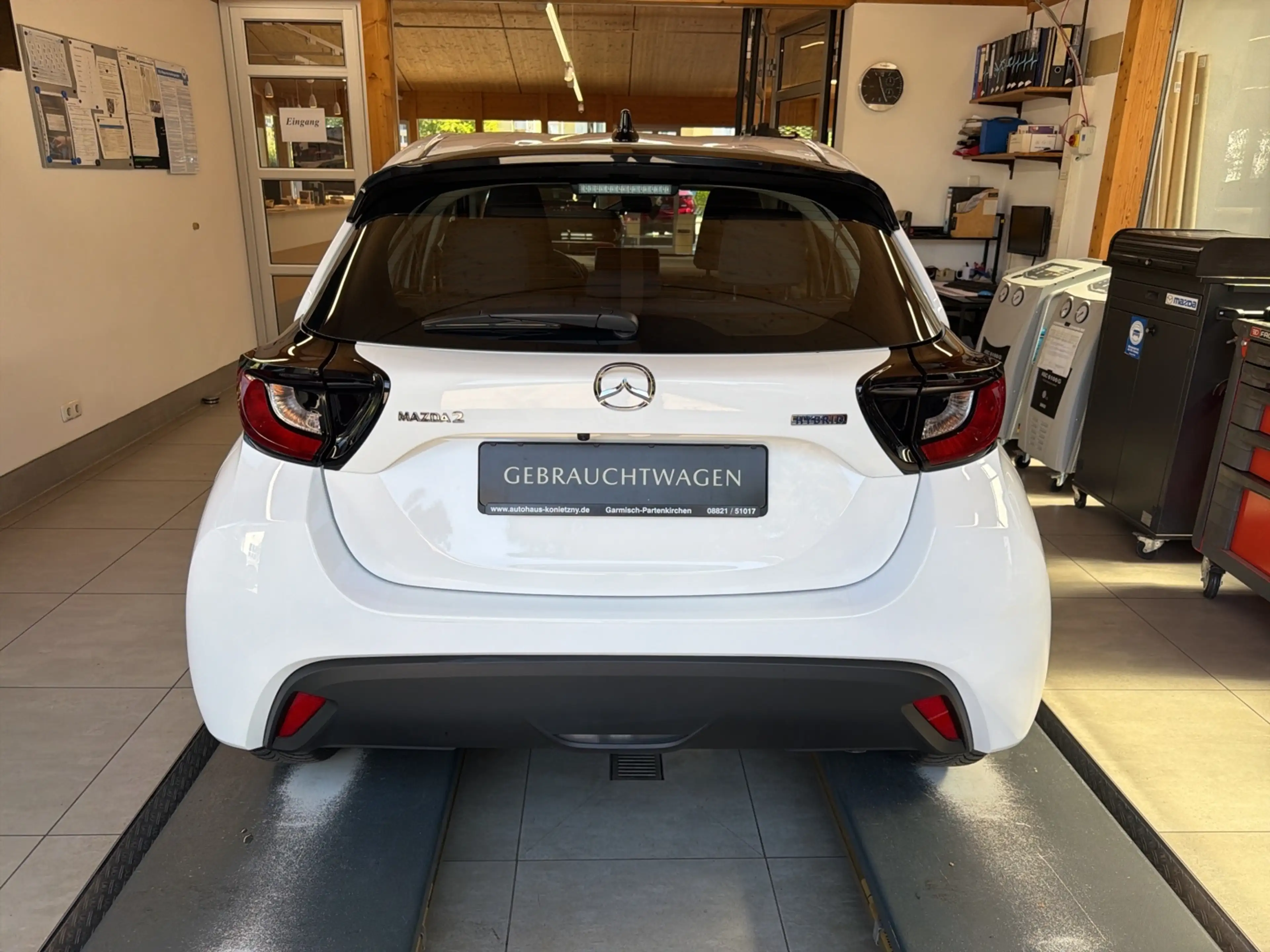 Mazda 2 Hybrid 5HB 1.5L Hybrid VVT-i 116 CVT FWD Centre-Li — photo 3