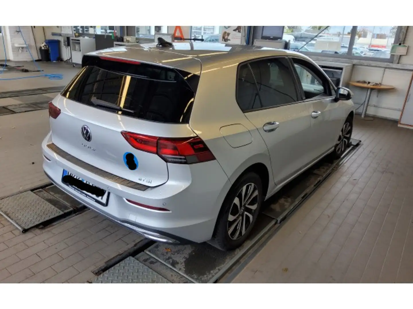 Volkswagen Golf VIII 1.0 eTSI Active Navi Spurhalteassisten Silber - 2