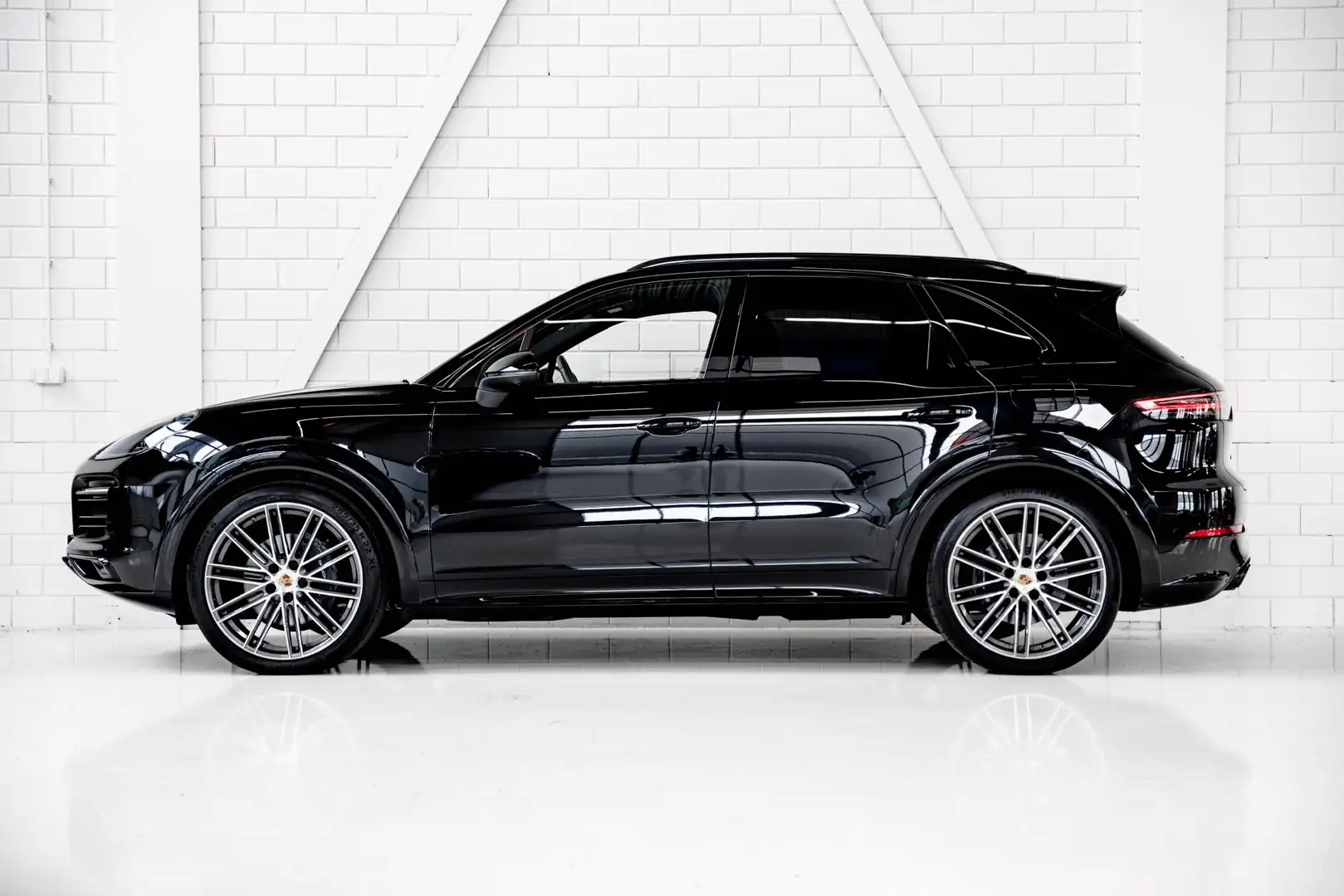 Porsche Cayenne 3.0 E-Hybrid l SportDesign l Bose l Sportuitlaat Nero - 2