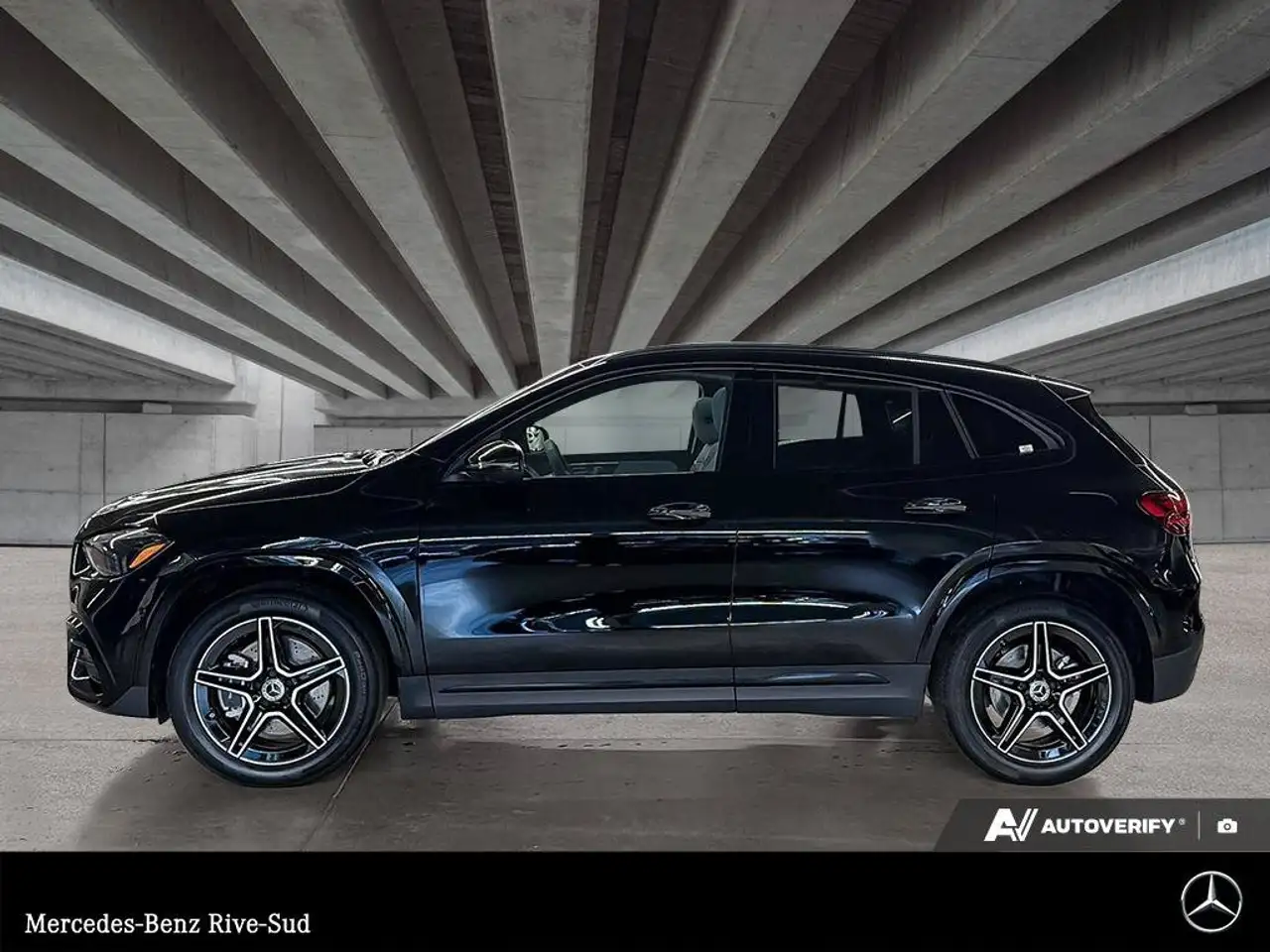 Mercedes-Benz GLA снимка Mercedes-Benz GLA