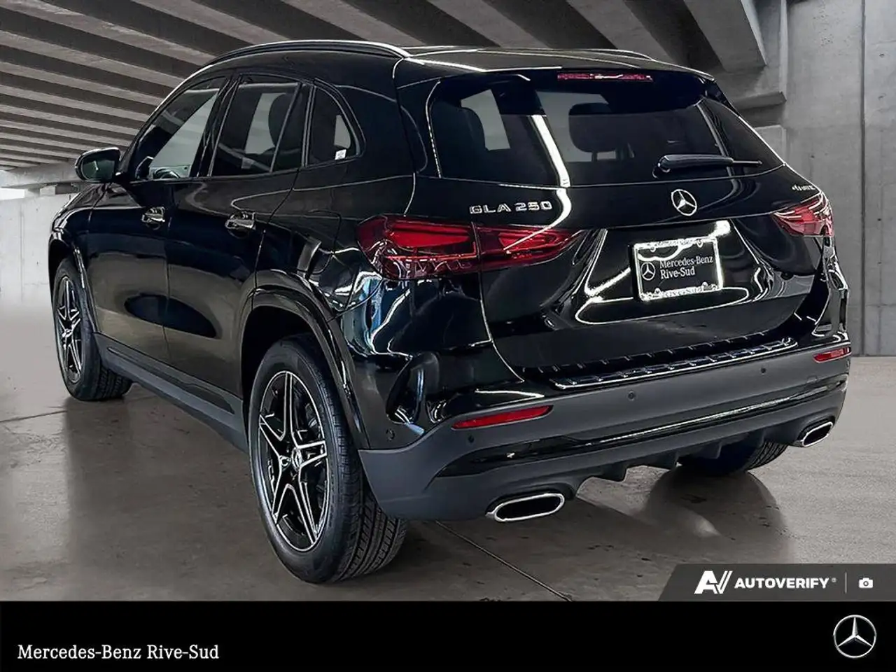 Mercedes-Benz GLA снимка Mercedes-Benz GLA