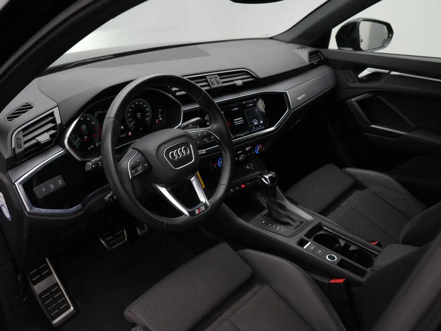 Audi Q3 45 TFSI e 245 pk S-tronic S edition / S-line | Led Zwart - 2