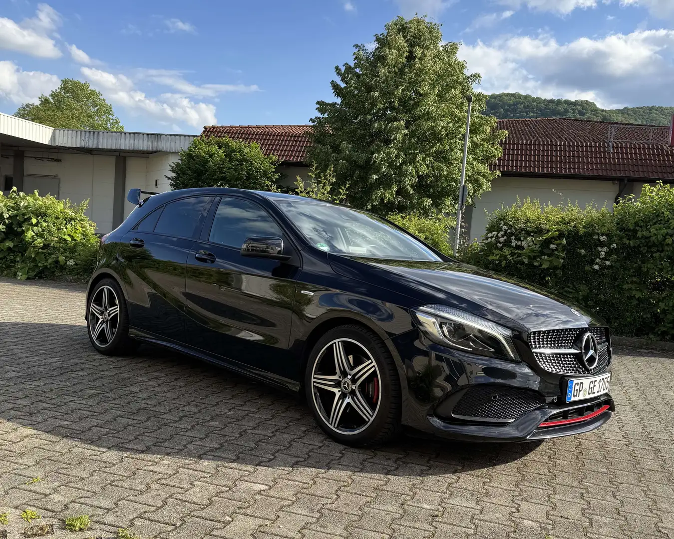 Mercedes-Benz A 250 Sport 7G-DCT, AMG Line - AMG Heckspoiler Чорний - 1